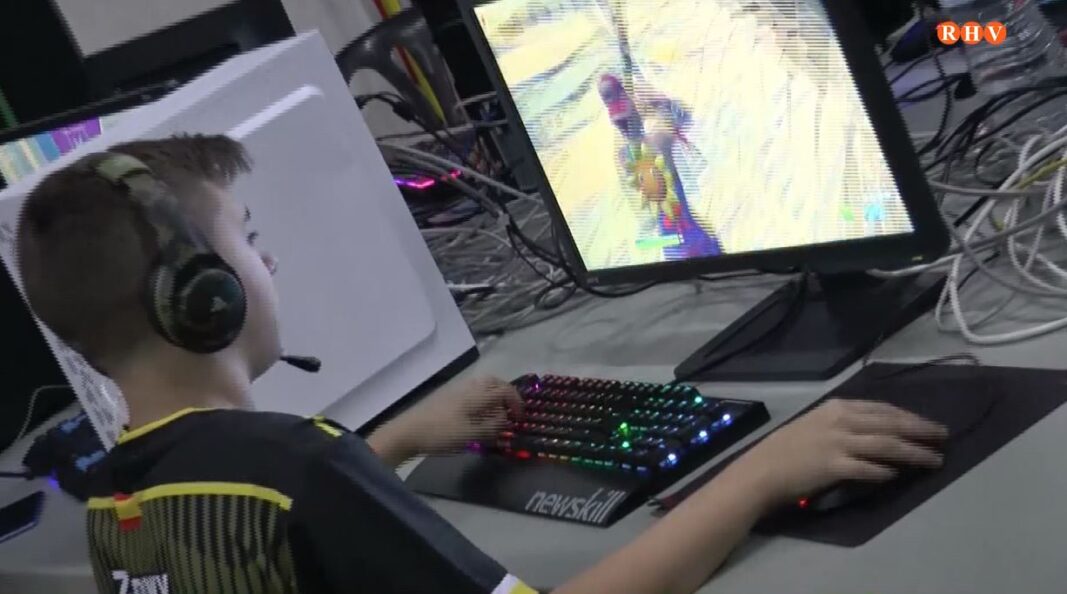 GAMER.jpg GAMER.jpg
